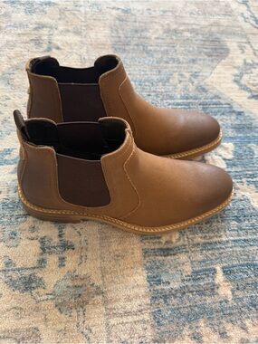 NWOB Johnston and Murphy Classic Chelsea Ankle Boots - Brown